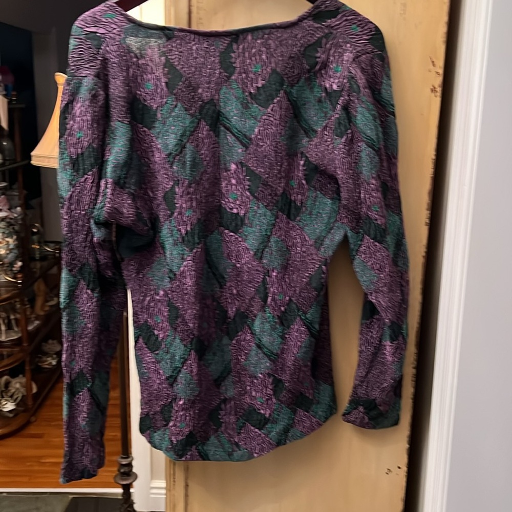 Skirt waistband is elastic colors purple &green. Skirt is below the knee midi - Picture 5 of 7